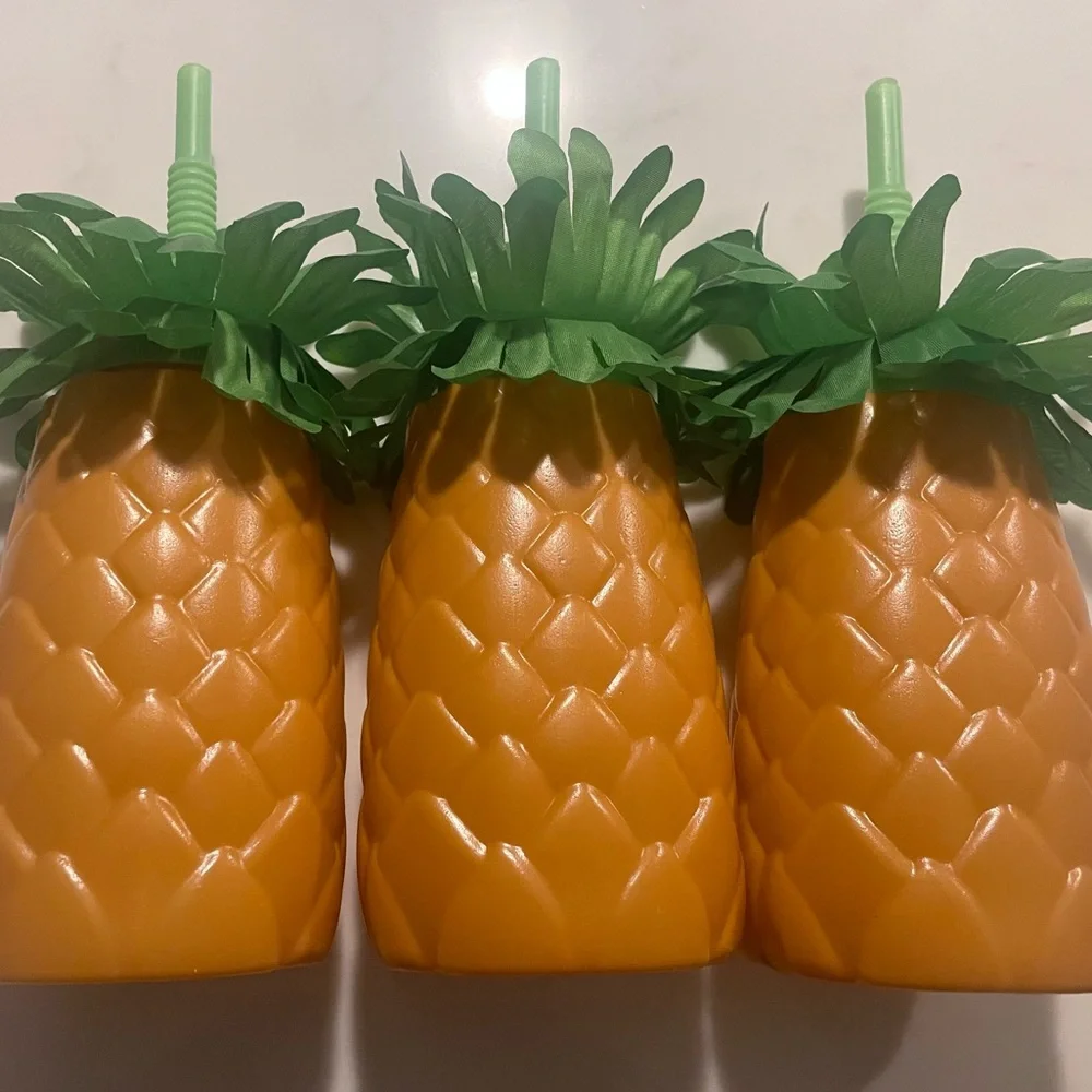 3 Pineapple Shaped Reusable Party Cups with Straws - NWT